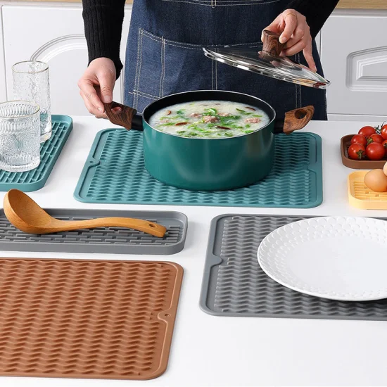 Nuovo tappetino per asciugare i piatti in silicone da cucina. Tappetino per piatti in silicone durevole